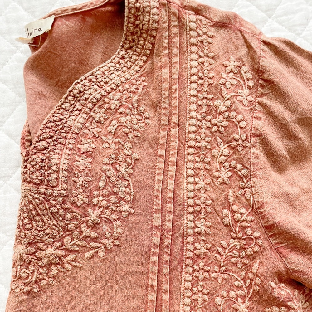 Solitaire Monochrome Embroidered Top - like new